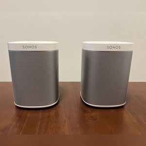 2 Sonos Play 1 Speakers